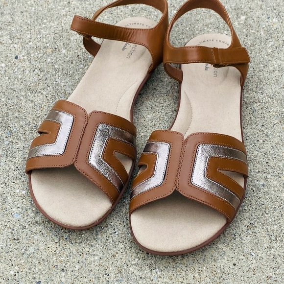 BNIB Clark’s Ada Sandal - Picture 4 of 7